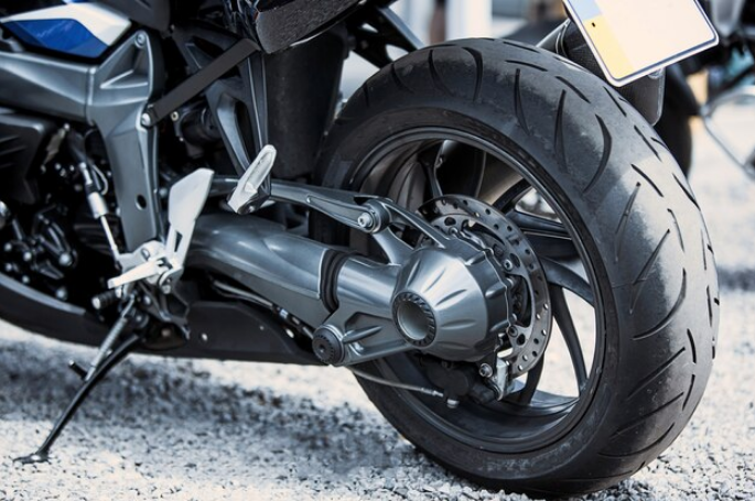 7 Tips Merawat Ban Tubeless Sepeda Motor, Biar Nggak Bocor Lagi