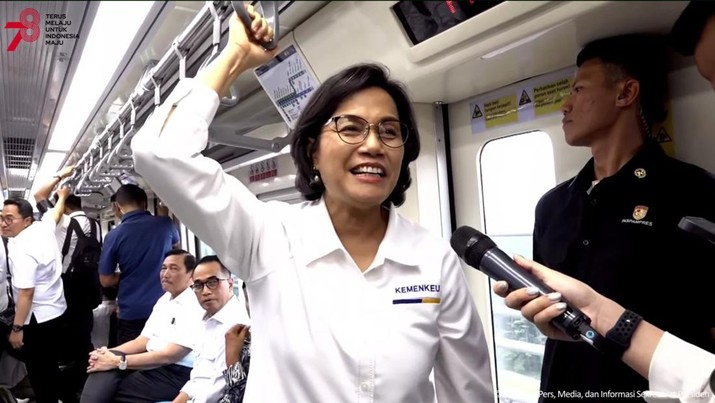 Simak Perjalanan Emosional Ibu Sri Mulyani Saat Menyaksikan Sentuhan Modern LRT Jabodebek