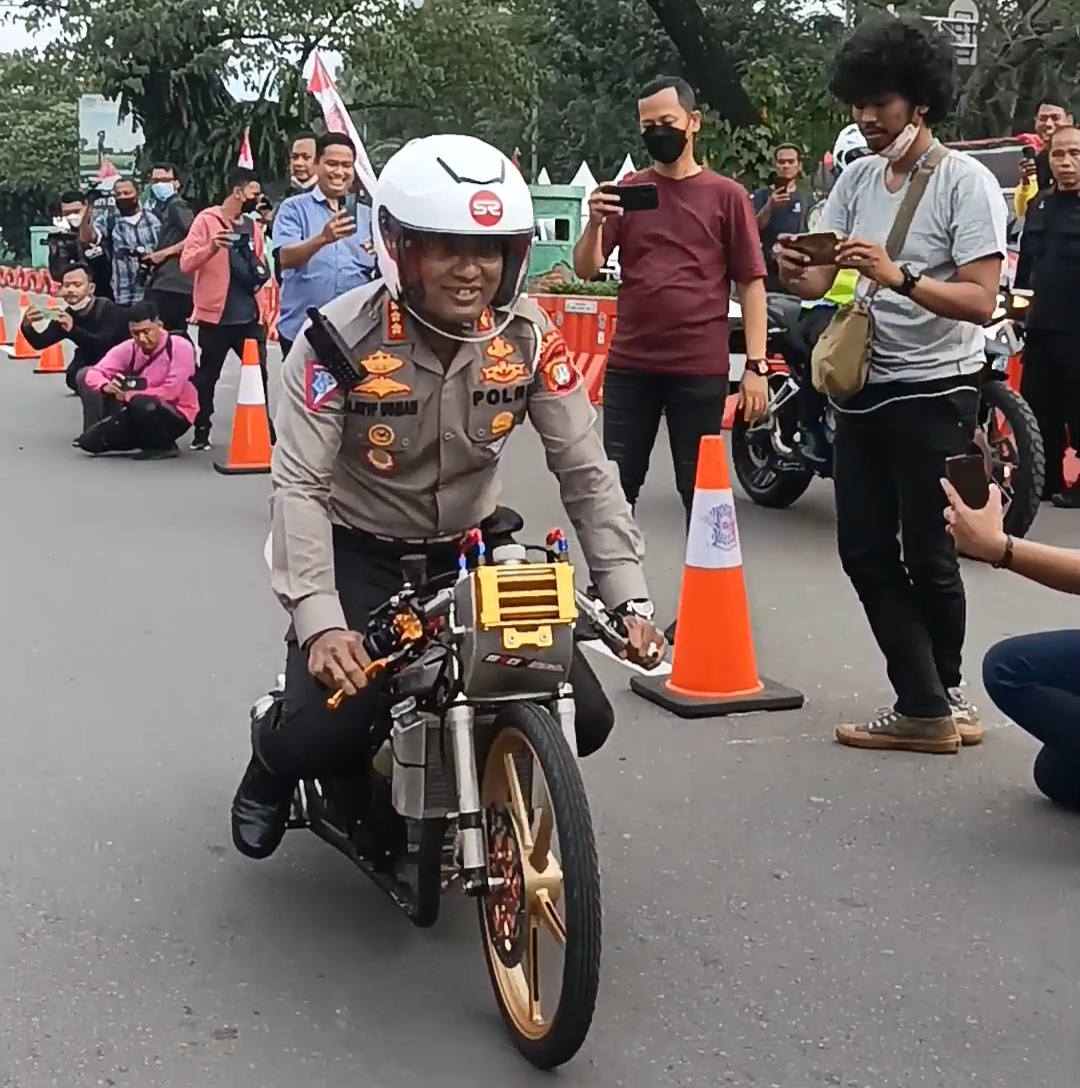 Dirlantas Polda Metro Jaya Jajal Motor Drag Bike, Ini Reaksinya