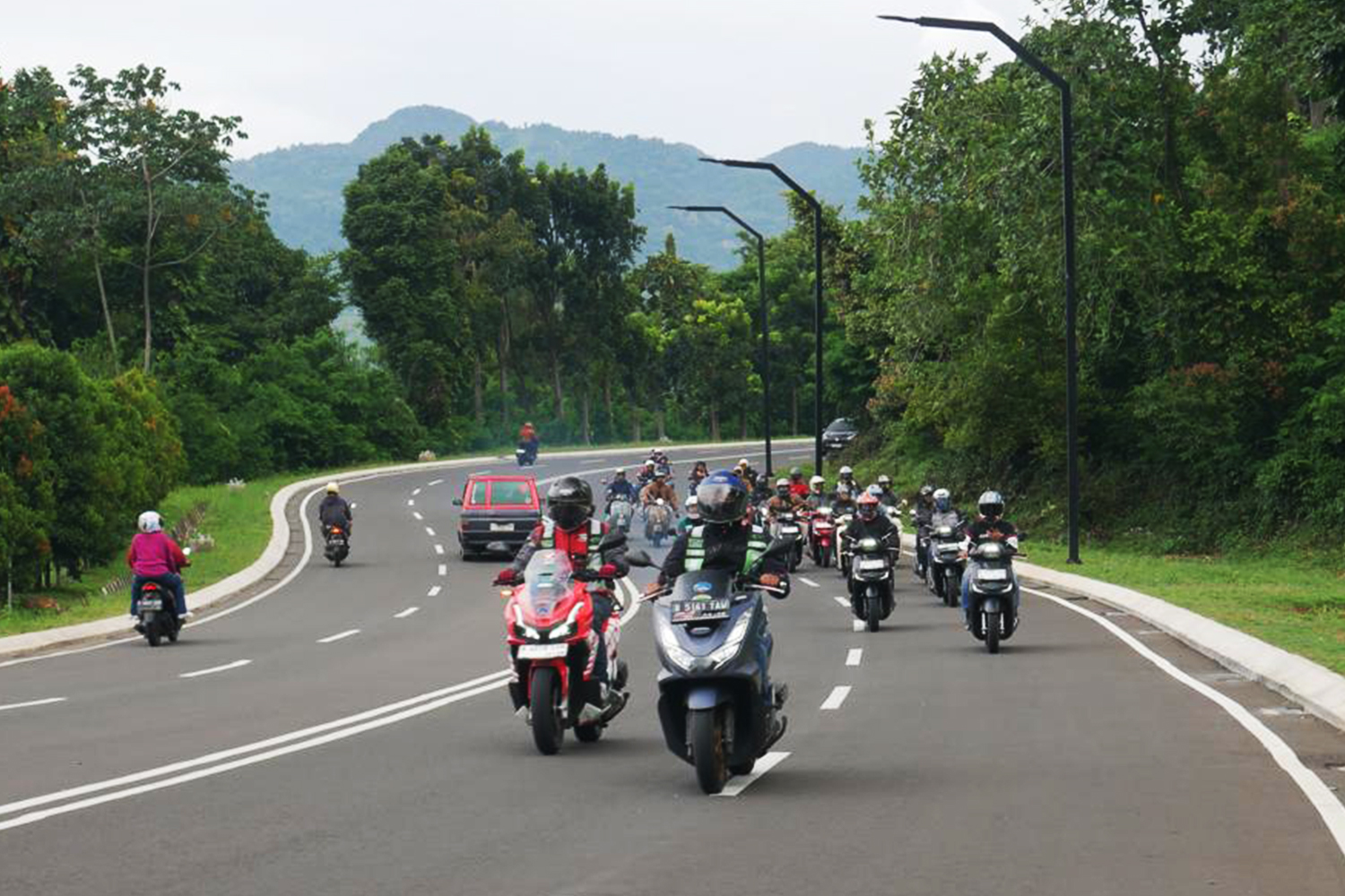 Tips Berkendara #Cari_Aman dengan Sepeda Motor di Musim Liburan