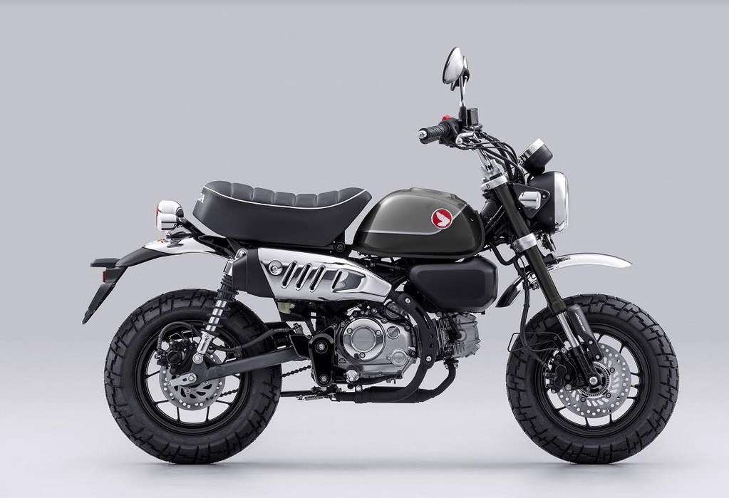 Honda Monkey 125cc warna hitam, kian menguatkan nuansa apik dan elegan