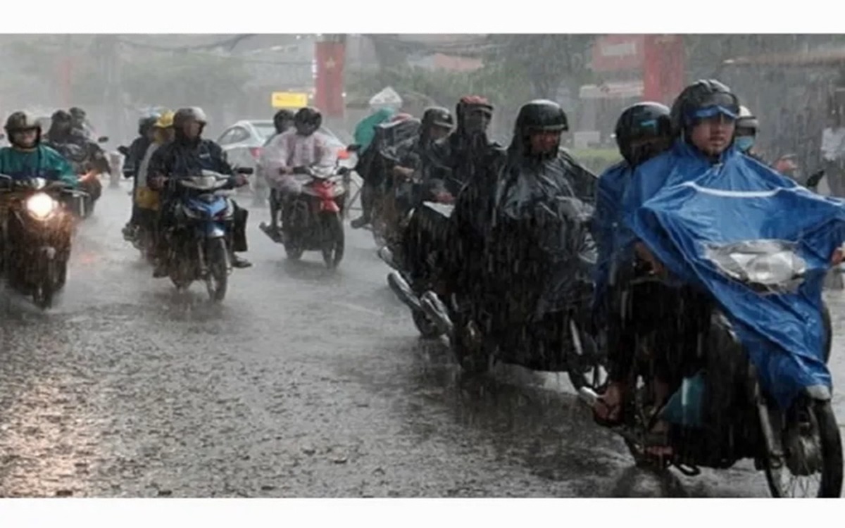 Penting! Ini 6 Tips Mengendarai Sepeda Motor Saat Hujan Agar Tak Tergelincir