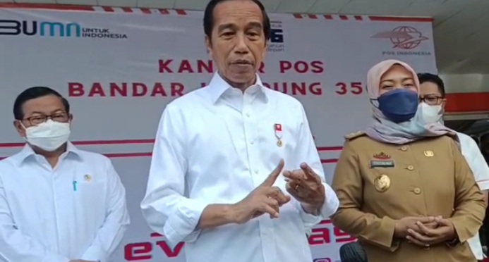 Presiden Jokowi Bagikan BLT Bahan Bakar Minyak (BBM)