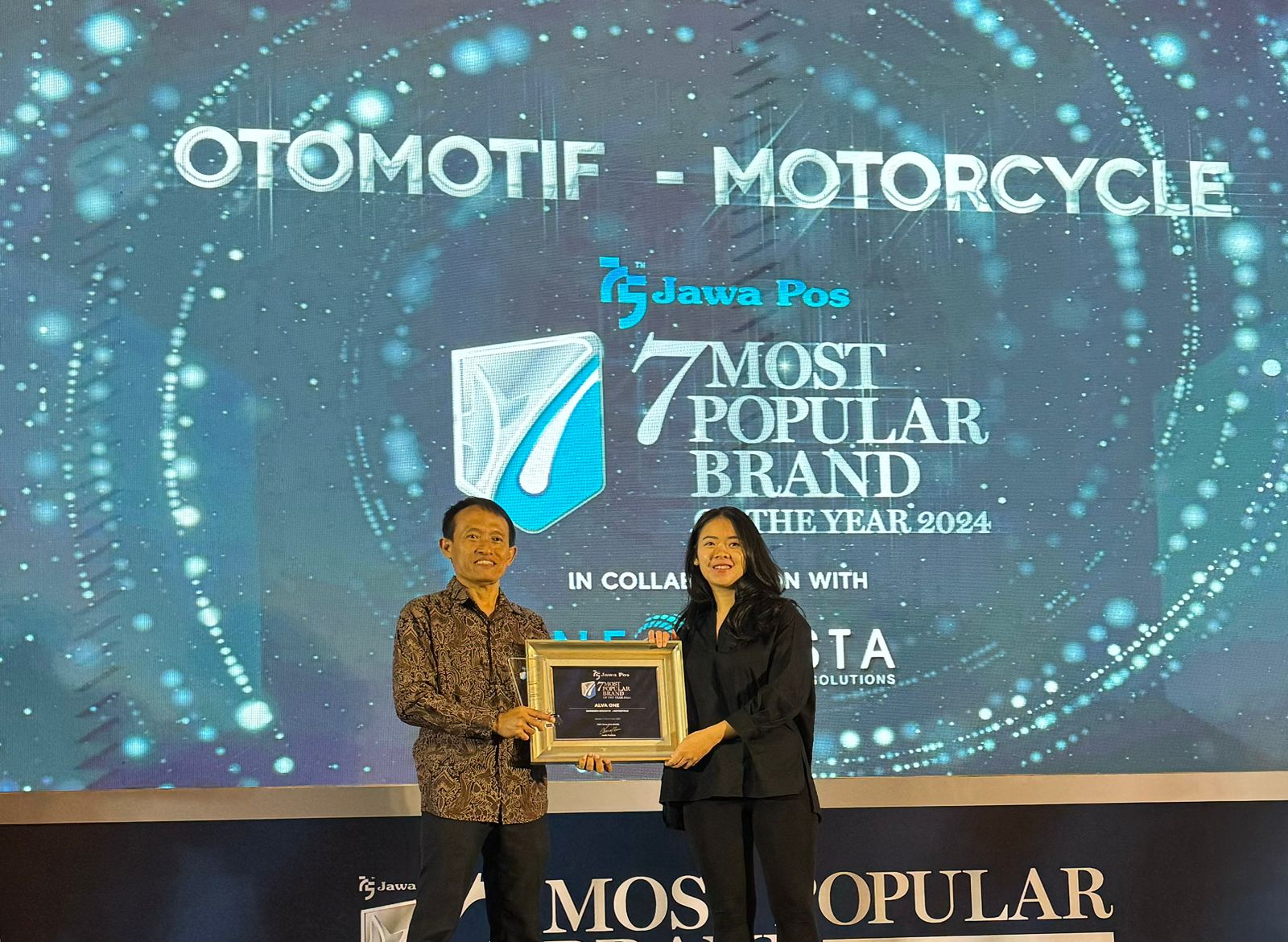 Alva Raih Penghargaan Top 7 Most Popular Brand of the Year 