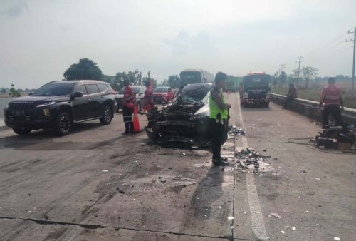  Belasan Kendaraan Terlibat Kecelakaan Beruntun di Tol Pejagan-Pemalan