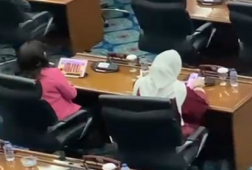 Viral! Anggota DPRD DKI Diduga Main Slot di Ruang Rapat Paripurna, Gembong: 'Nggak Etis'