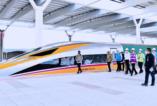 Kereta Cepat Jakarta-Bandung Resmi Beroperasi Oktober 2023, Jokowi: 'Tetap Sesuai Jadwal'