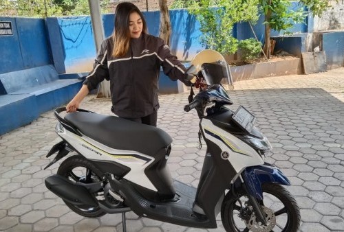 Simak Tips Mudah Menggunakan Standar Tengah Sepeda Motor untuk Wanita dari Yamaha