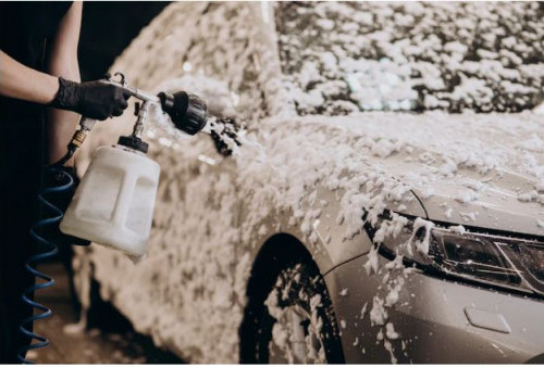 Ini Bahaya yang Datang Jika Malas Cuci Mobil Saat Musim Hujan Tiba