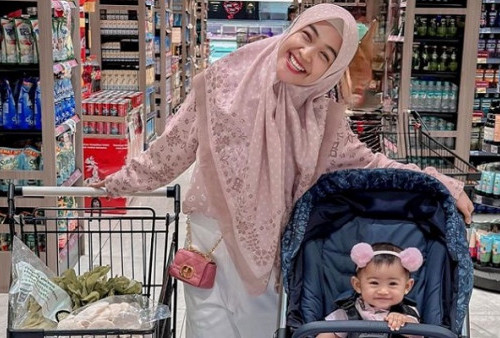 Ria Ricis Kembali Dicibir Netizen Gegara Bawa Moana Jenguk Ibunda Fadil Jaidi di RS:  'Minta Dihujat Lagi?'
