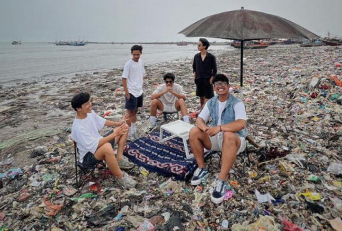 Keren! Sekelompok Pemuda Ini Mau Bersih-Bersih Pantai Terkotor Se-Indonesia