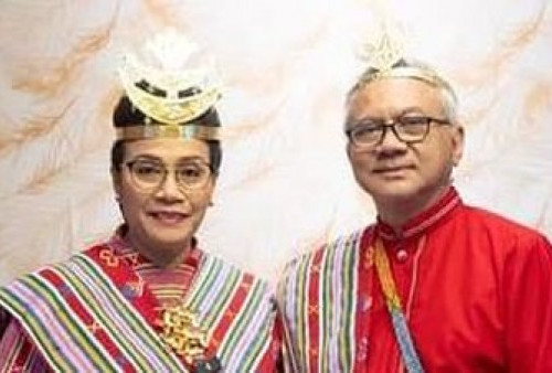 Rayakan HUT RI ke-78 dengan Pakaian Adat Khas Soe, Sri Mulyani Tampil Anggun Bersama Suami