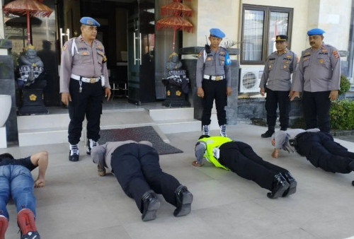 Empat Polisi di Bali Tolak Laporan Korban Pencopetan di Bali, Malah Pilih Minum Bir! Sanksinya Cuma Push Up!