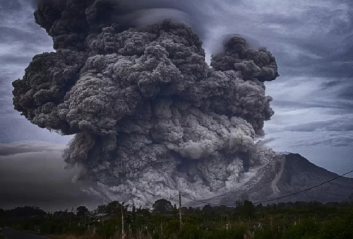 WASPADA! Gunung Anak Krakatau Erupsi Ketinggian Abu Vulkanik Hingga 500 Meter!
