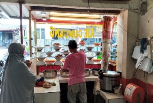 Rumah Makan Padang Sediakan Menu Rendang Babi, Cek Lokasinya
