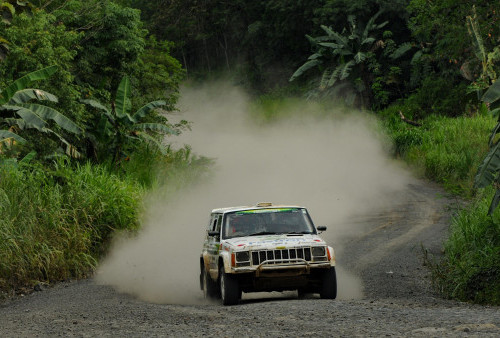 Gunakan Jeep Cherokee, Refly Febriansyah Sukses Menjuarai Ajang South Borneo Rally 2024