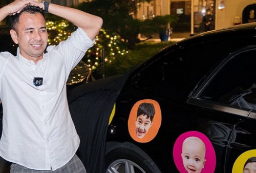 AMSYONG! Mobil Raffi Ahmad Senilai 20 Milyar Ditempeli Stiker Wajah Rafathar dan Rayyanza : 'Mau Marah Tapi Ga Bisa'