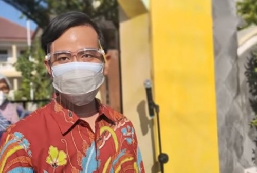 Sembuh dari Covid-19, Gibran Langsung Kunjungi Pusat Isolasi, Pasien: Mungkin Bisa Ditambah Kipas Angin Pak Wali!