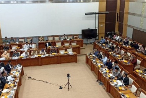Waduh! DPR RI Minta Tambahan 80 Kursi Kelas Bisnis untuk Berangkat Haji