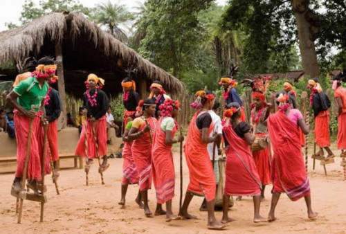 Diajari Minum Alkohol! Berikut Penjelasan Suku Muria di India Tengah Memiliki Tradisi dan Budaya Unik Festival Ghotul