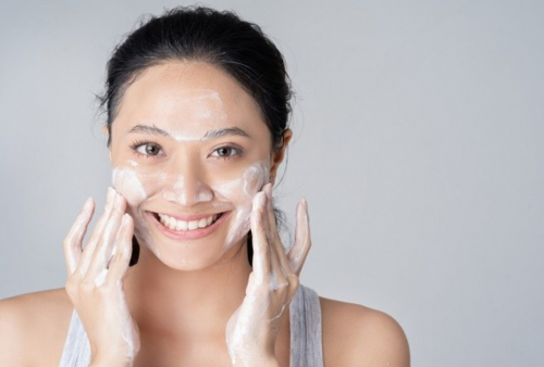 5 Rekomendasi Produk Skincare yang Cocok untuk Wanita, Terbukti Aman Kok