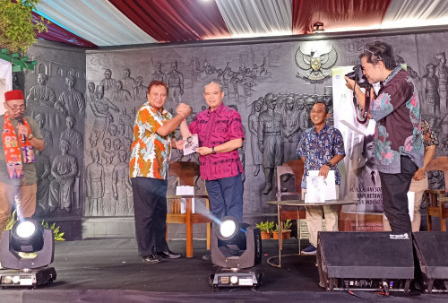 Buku M Rochjani Soe'oed, Mengangkat Peran Anak Betawi dalam Sumpah Pemuda 1928