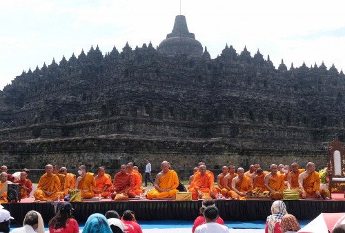 Akhirnya Biksu Thudong Sampai Borobudur Usai Berbulan-Bulan Jalan Kaki!