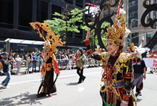 Tampil dengan Baju Tradisional, Parade Indonesia Sukses Mencuri Perhatian Publik di New York!