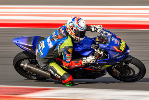 Aldi Satya Mahendra Ramaikan Penentuan Juara Umum bLU cRU Yamaha Sunday Race 2024 Mandalika