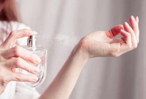 5 Trik Pemakaian Parfum Agar Wanginya Tahan Lama, Jangan Asal Semprot!