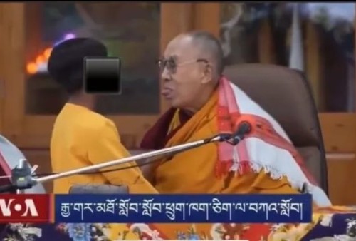 MENJIJIKAN! Kepala Biksu di Tibet Minta Anak Laki-laki Ini Cium dan Hisap Lidahnya