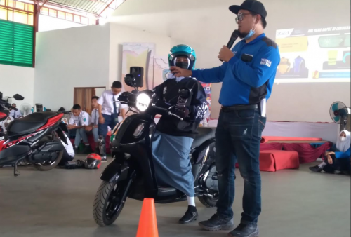 Tak Melulu Jualan, Yamaha Juga Berbagi Ilmu Safety Riding Buat Pelajar di Jateng, 2 Hal ini Jadi Materi Pengajarannya... 