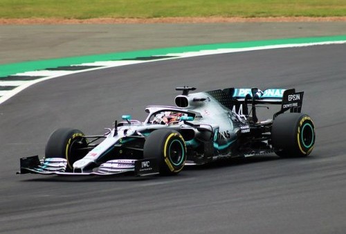 Lewis Hamilton Akan Teken Kontrak dengan Tim Mercedes, Akui Ingin Bertahan Lebih Lama