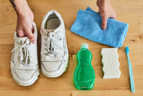 6 Langkah Mencuci Sepatu yang Benar Agar Tetap Warna Tak Pudar, Jangan Asal!