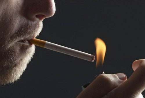 Harga Rokok Makin 'Ngebul' Usai Pemerintah Kerek Tarif Cukai Tembakau 10 Persen