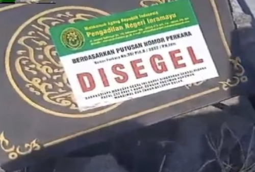 Heboh Kuburan di Indramayu Disegel Berlogo Pengadilan Negeri, Kok Bisa?