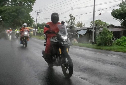 PT Wahana Makmur Sejati Sarankan Pemotor Saat Musim Penghujan, Jangan Neduh di Bawah Kolong Jembatan!