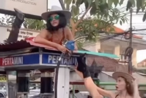 Viral Dua Bule Berani Foto Seksi di Pertamini, Disebut Tak Menghargai Budaya Bali