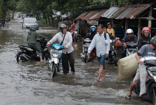 Waspada Banjir, Simak 5 Tips Ampuh Motor Mendadak Mogok Saat Nekat Terobos Banjir