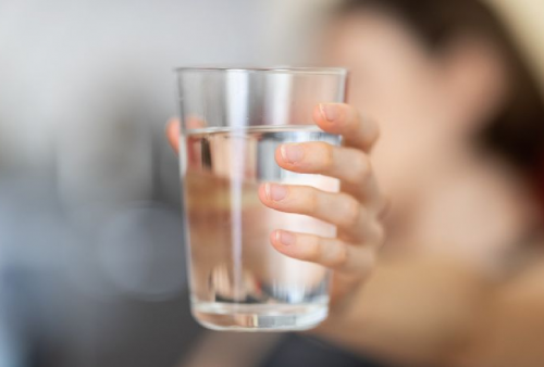 Diet Minum Air Putih Lebih Manjur daripada Olahraga, Yakin?