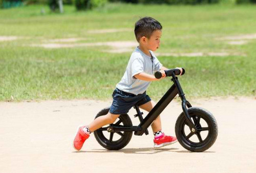 Balance Bike, Sepeda Tanpa Pedal yang Cocok Bagi Tumbuh Kembang Anak