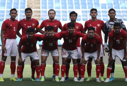 Ribuan Pencinta Bola Rela Antre untuk Dapatkan Tiket Laga Vietnam vs Indonesia 
