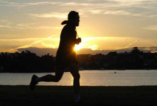Tak Hanya Lari Pagi, Ini 5 Manfaat Luar Biasa Lari Sore untuk Kesehatan Anda!