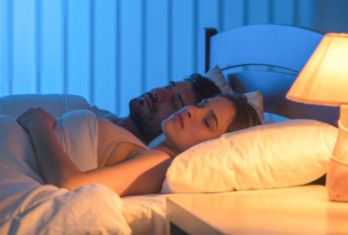 Sering Mendengkur saat Tidur? Menurut Ahli Hindarilah 8 Makanan-Minuman Ini 