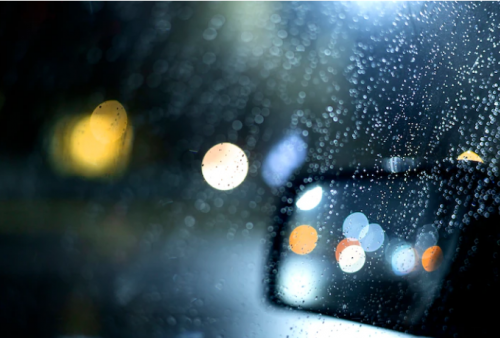 Ini Penyebab Mengemudi Mobil Saat Hujan Kadang Terasa Ngantuk