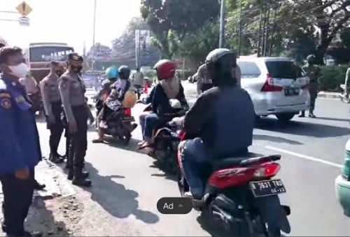 Pos Penyekatan Terlihat Sepi, Pengendara Bebas Lalu Lalang di Jalan Raya Bogor, Sudah Tak Berlakukah STRP?