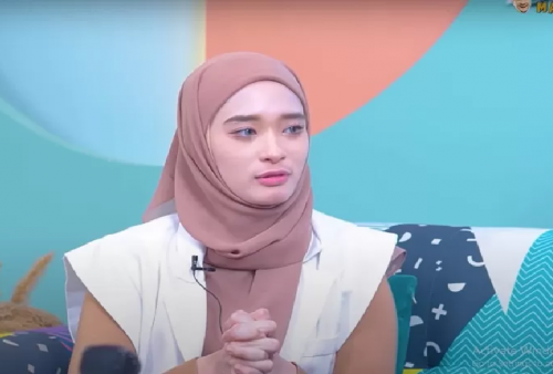 Gaya Hijab Simpel Inara Rusli, Netizen: 'New Style Hijab Terbaru!'