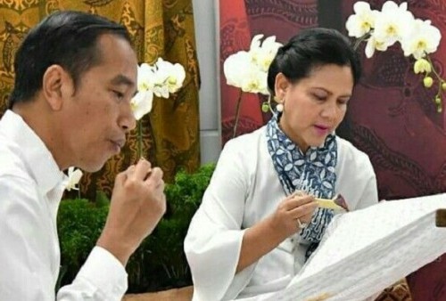 Jokowi dan Ibu Iriana Sengaja Bagikan Kaos Bertuliskan 'Jokowi 3 Periode'? Cek Faktanya