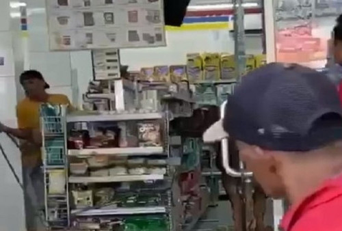 Video Detik-detik Seekor Sapi Ngamuk Masuk Minimarket, Warga Panik Mengejar