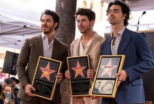 Selamat! Setelah 18 Tahun Berkarya, Akhirnya Jonas Brothers Raih Hollywood Walk of Fame Ke-2.745